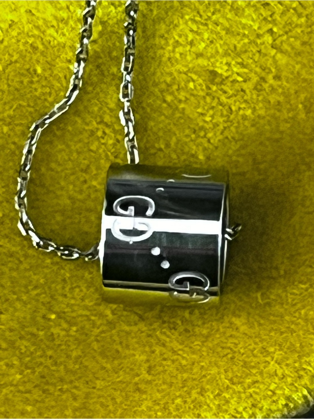 Gucci 18K gold Barrel Pendant Necklace - Polished